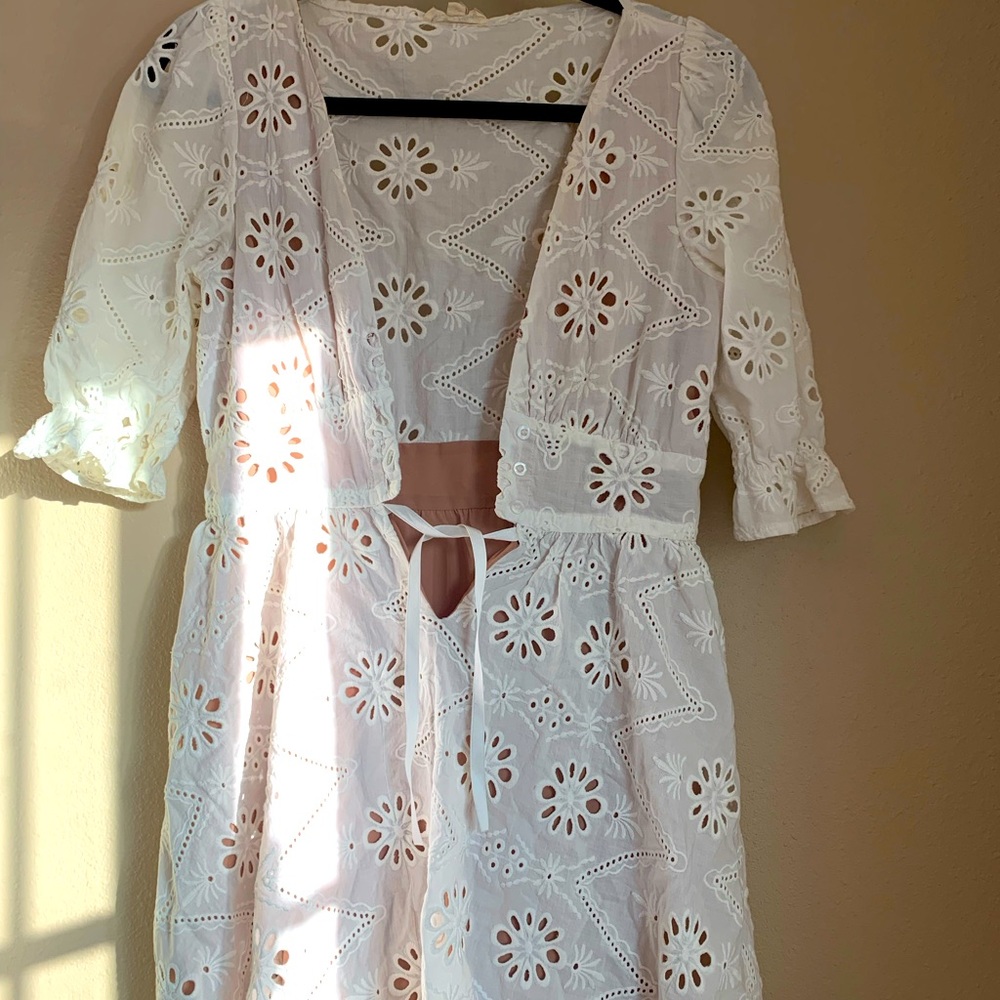 For love & Lemons V-neck,puffed sleeves & button front tie closure.